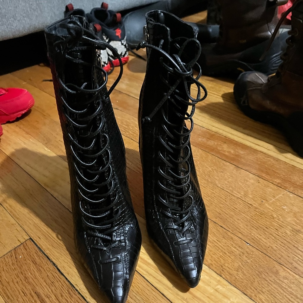 Booties, size 6, great condition.